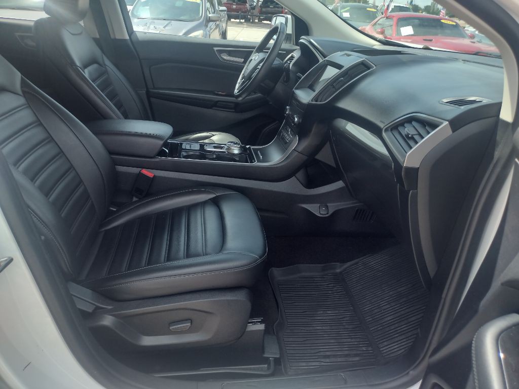 2020 Ford Edge Image 17