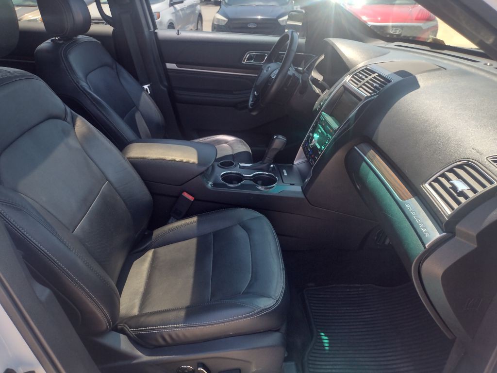 2016 Ford Explorer Image 18