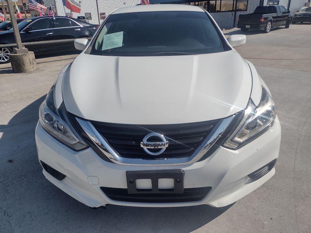 2017 Nissan Altima Image 2