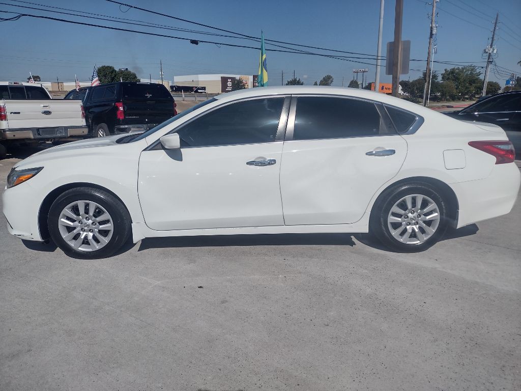 2017 Nissan Altima Image 4