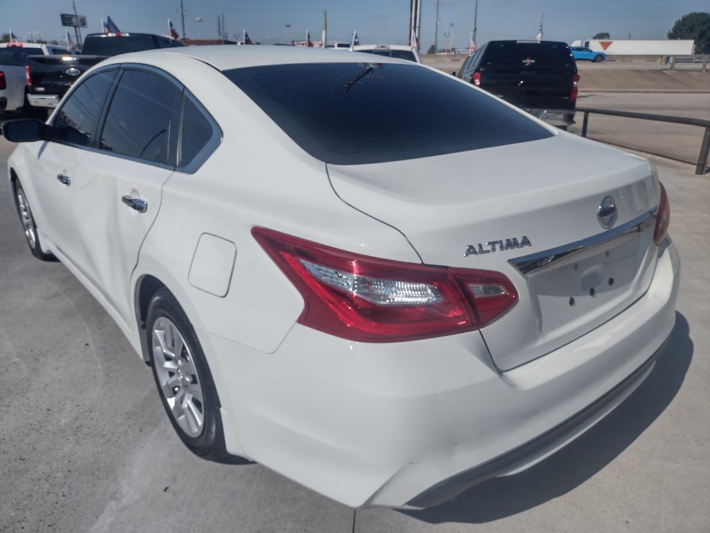 2017 Nissan Altima Image 5