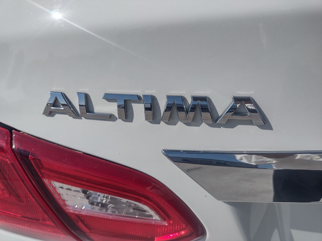 2017 Nissan Altima Image 9