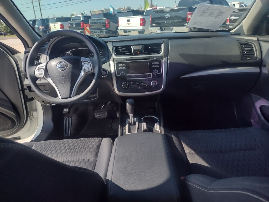 2017 Nissan Altima Image 10