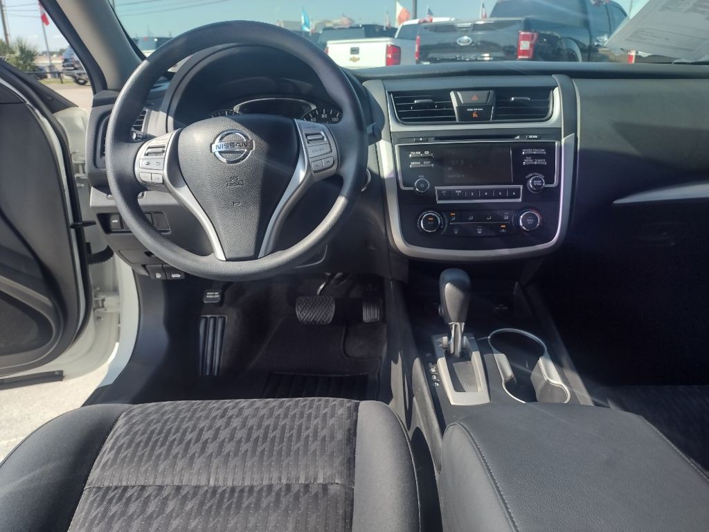 2017 Nissan Altima Image 14
