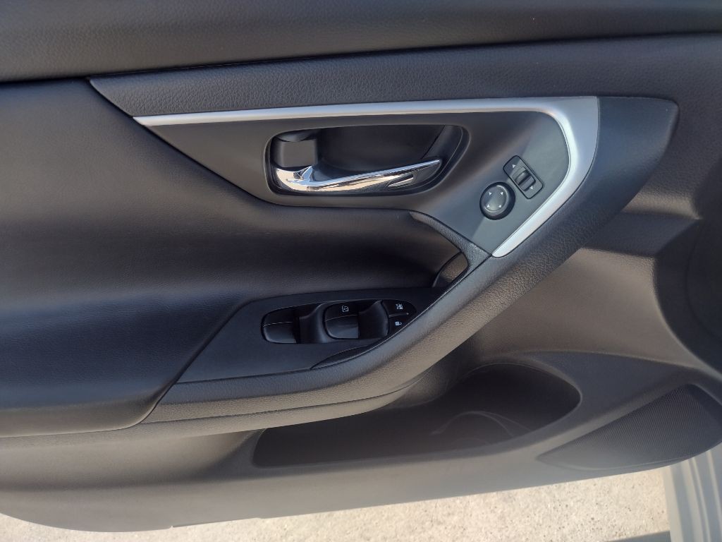 2017 Nissan Altima Image 19