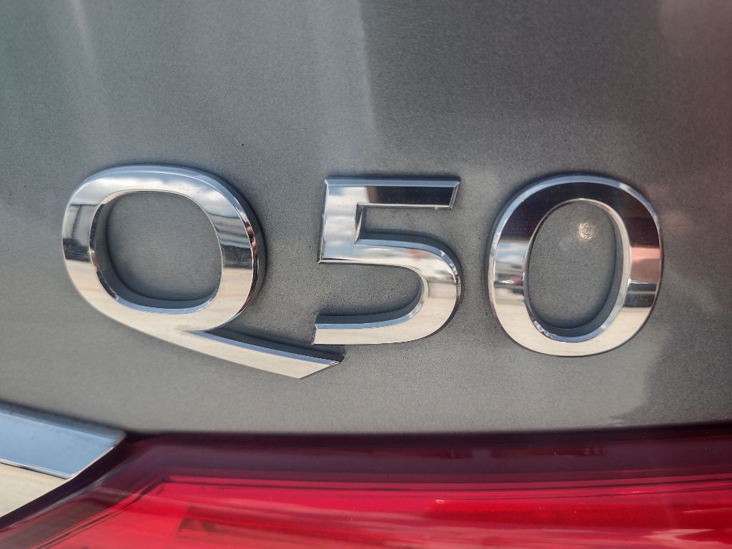 2016 INFINITI Q50 Image 9