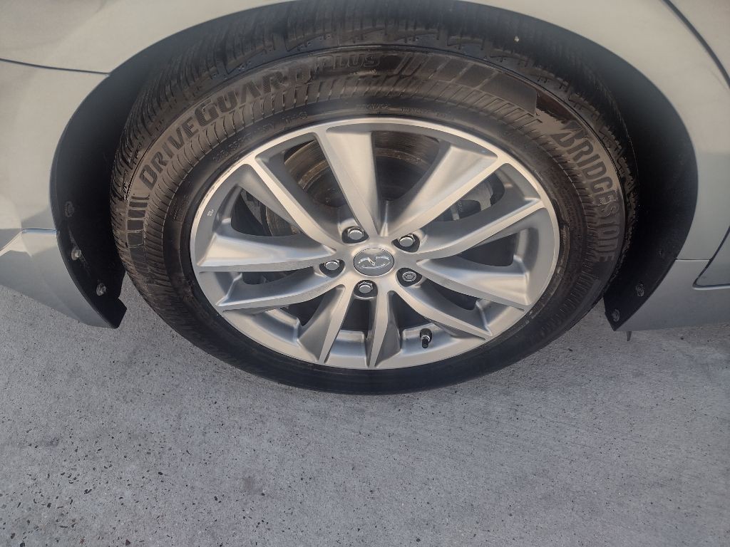 2016 INFINITI Q50 Image 23