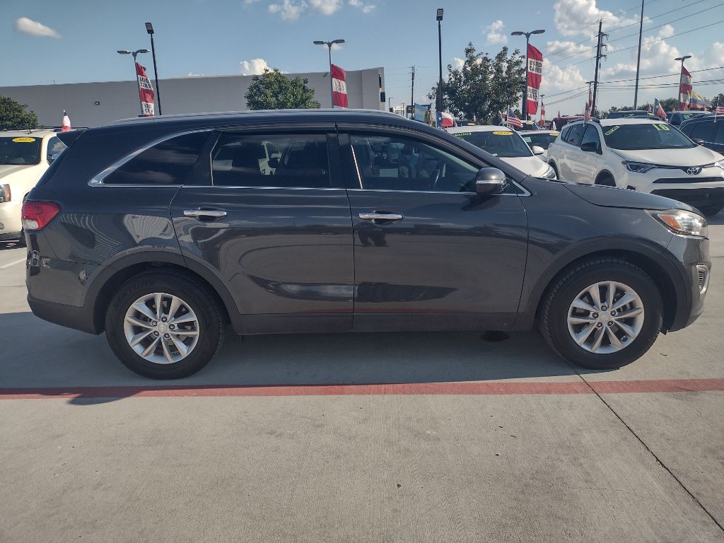 2017 Kia Sorento Image 8