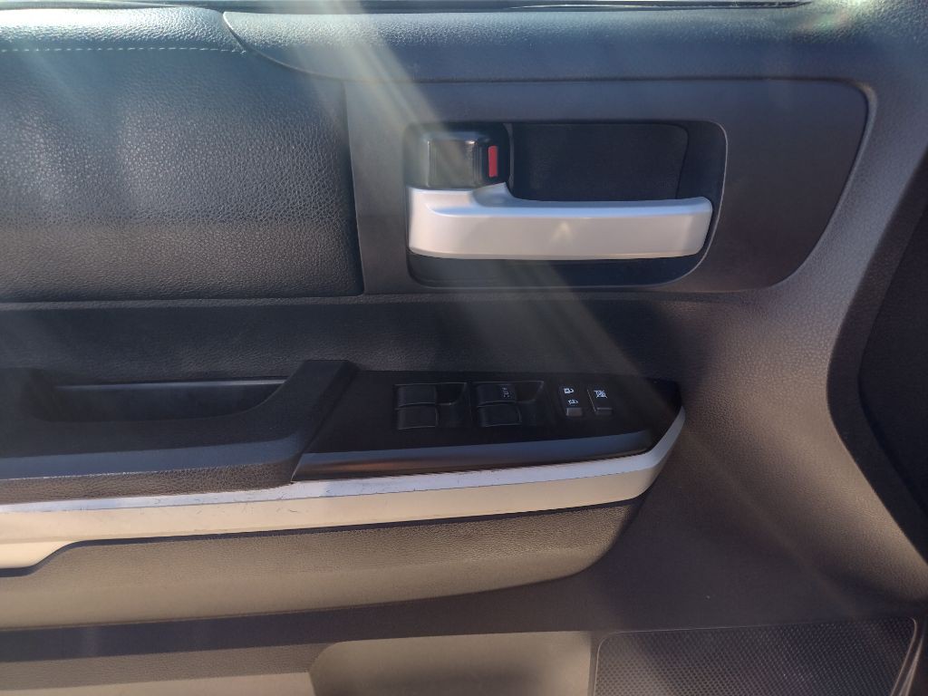 2015 Toyota Tundra Image 20