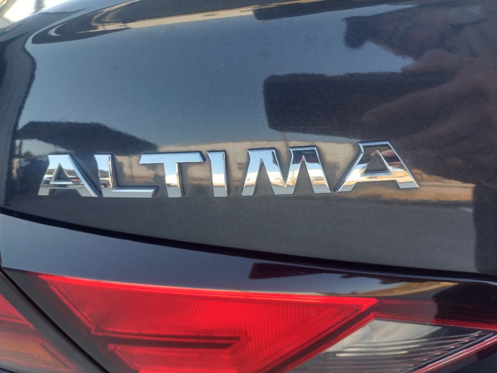 2021 Nissan Altima Image 9