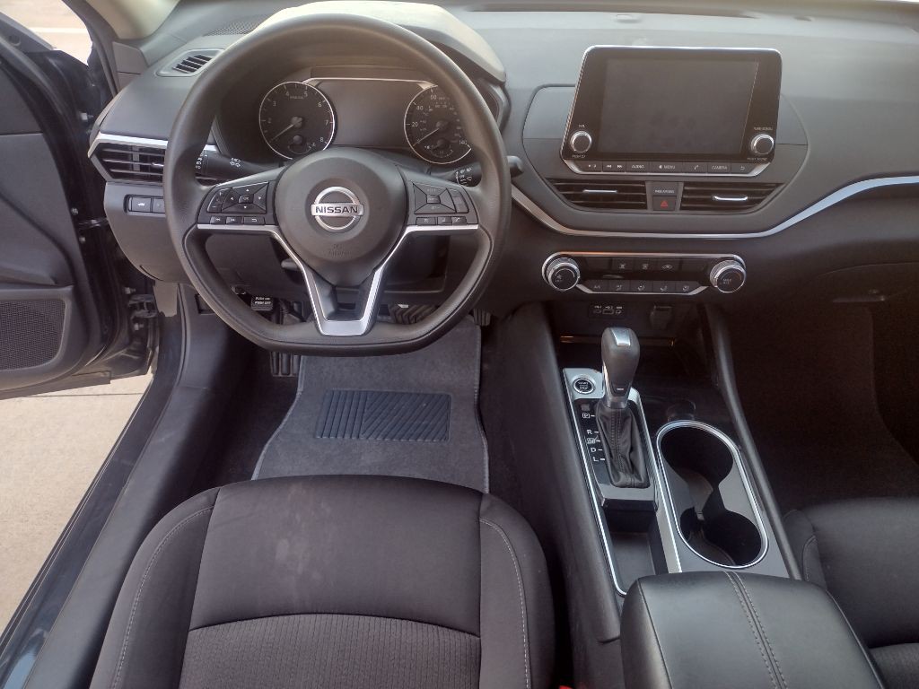 2021 Nissan Altima Image 17