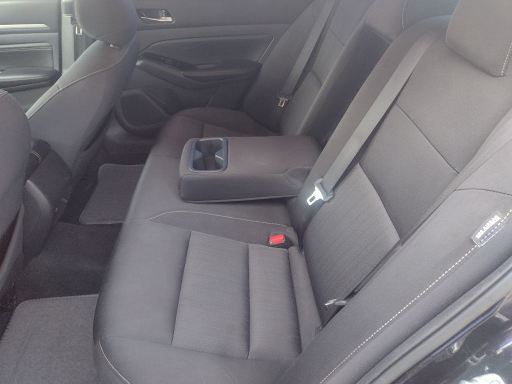 2021 Nissan Altima Image 19
