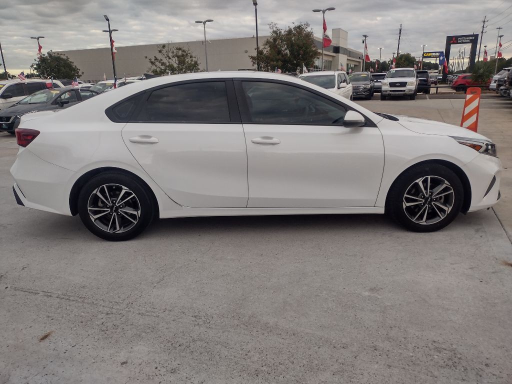 2023 Kia Forte Image 9