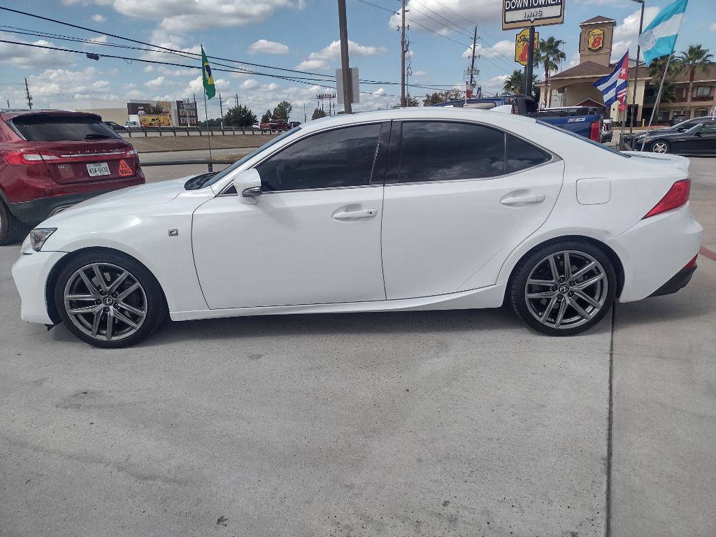 2019 Lexus IS Image 4