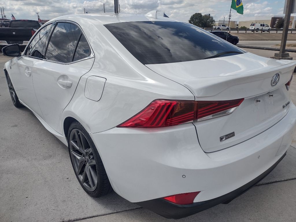 2019 Lexus IS Image 5