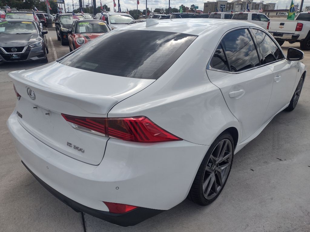 2019 Lexus IS Image 7