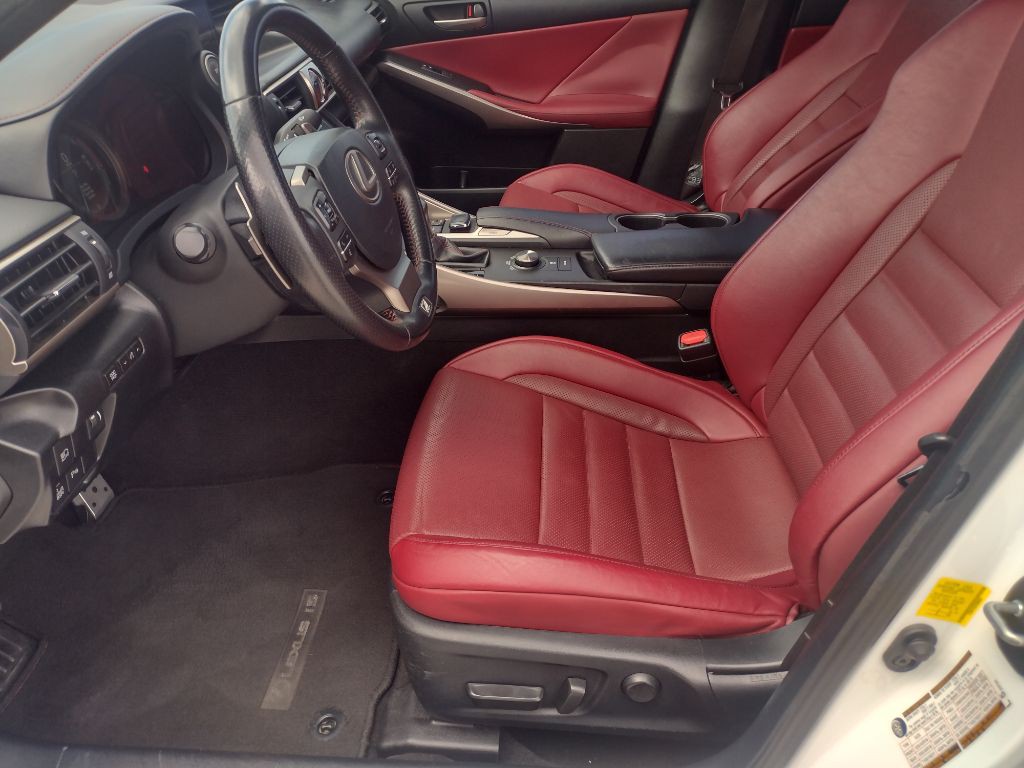 2019 Lexus IS Image 11