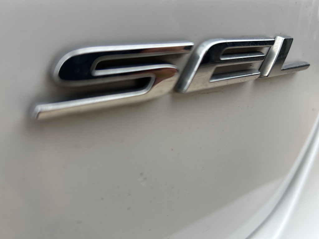 2020 Ford Edge Image 9