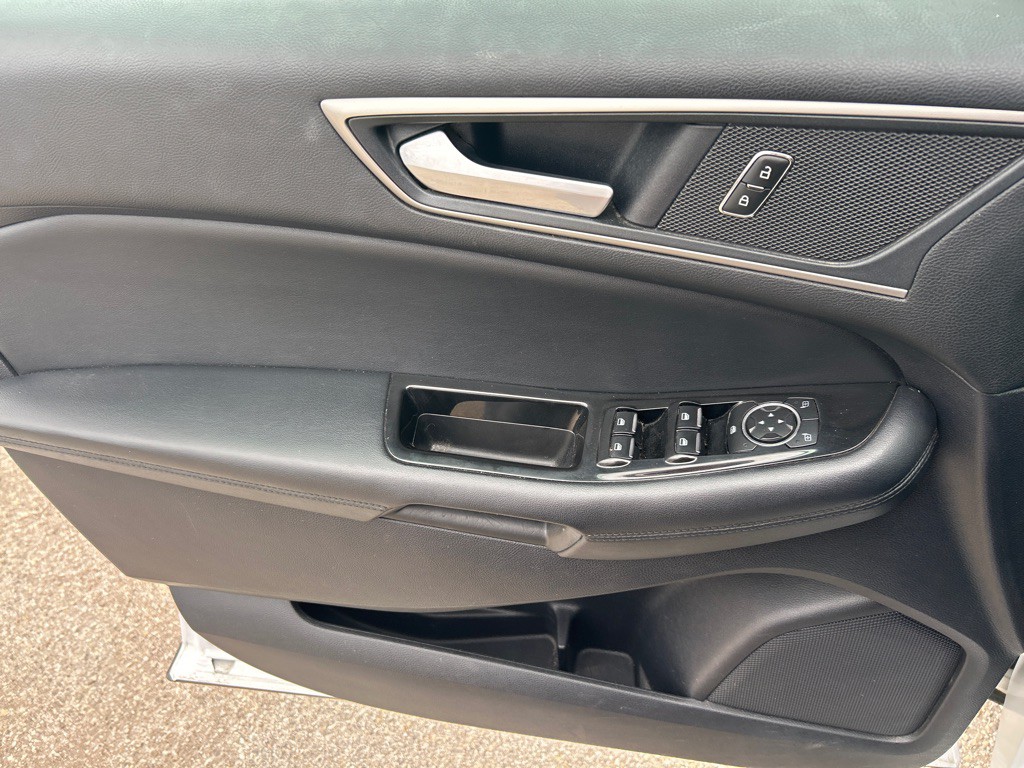 2020 Ford Edge Image 10