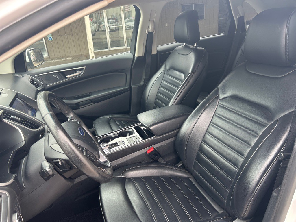 2020 Ford Edge Image 11