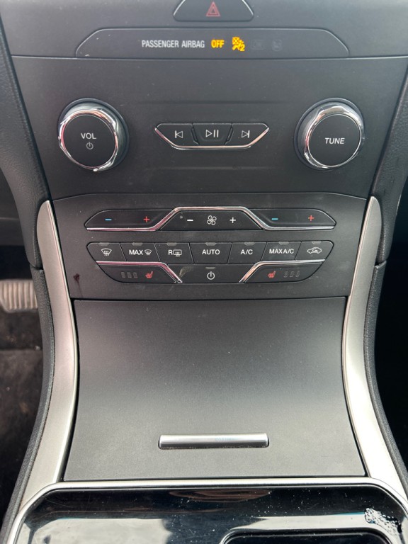 2020 Ford Edge Image 18