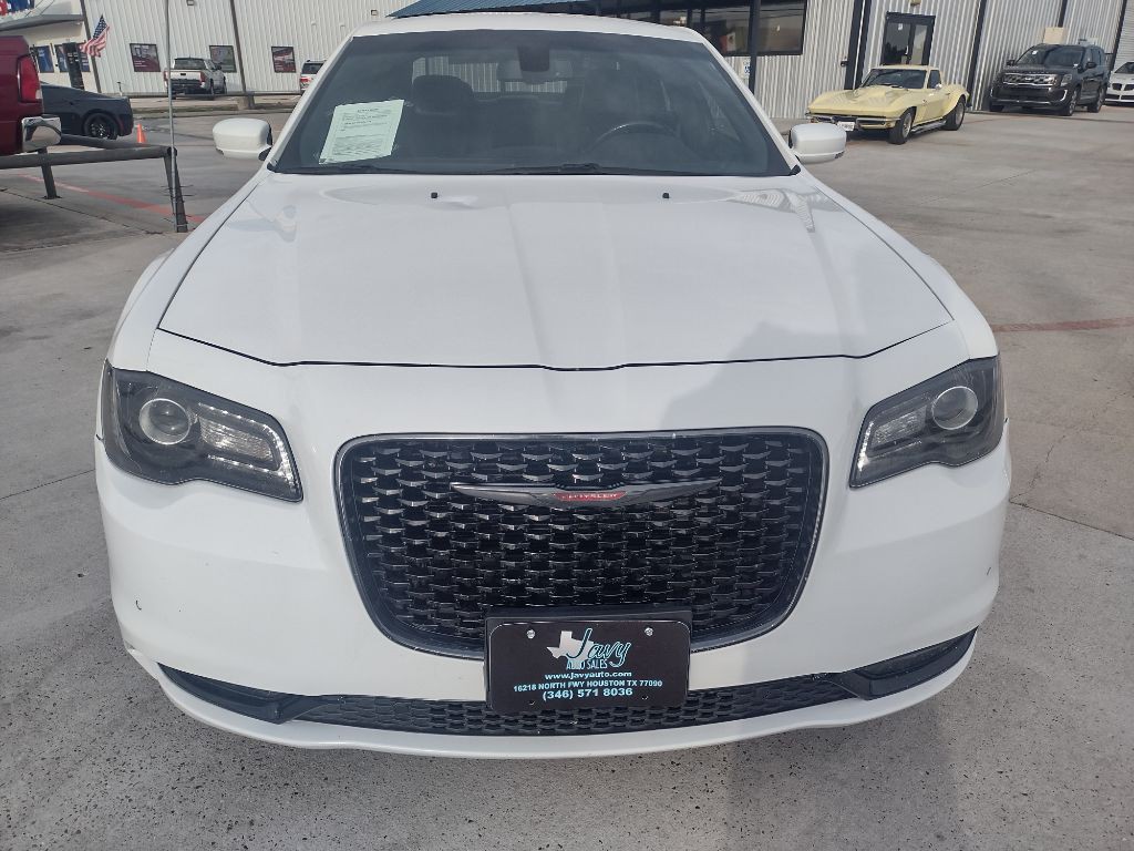 2021 Chrysler 300 Image 2