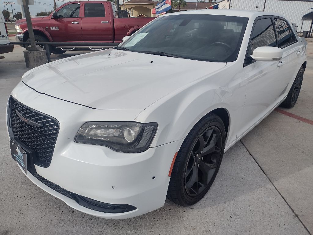 2021 Chrysler 300 Image 3