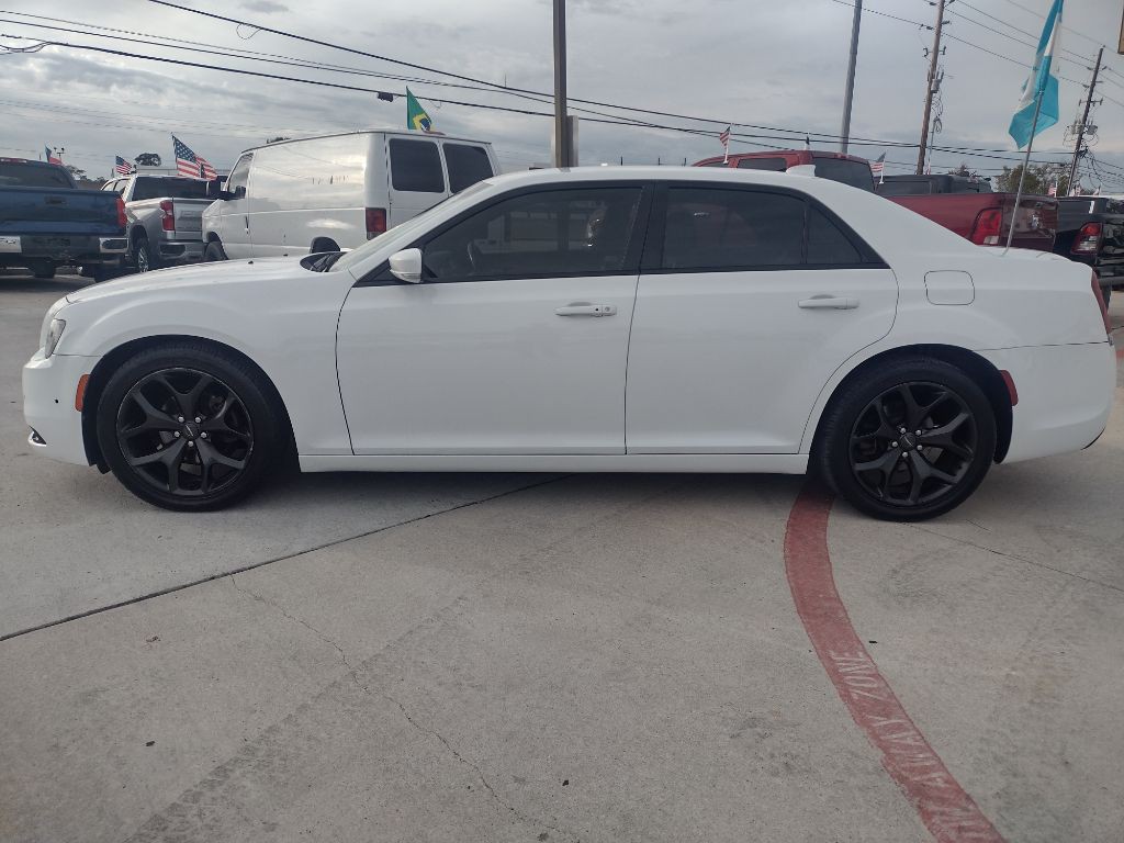 2021 Chrysler 300 Image 4