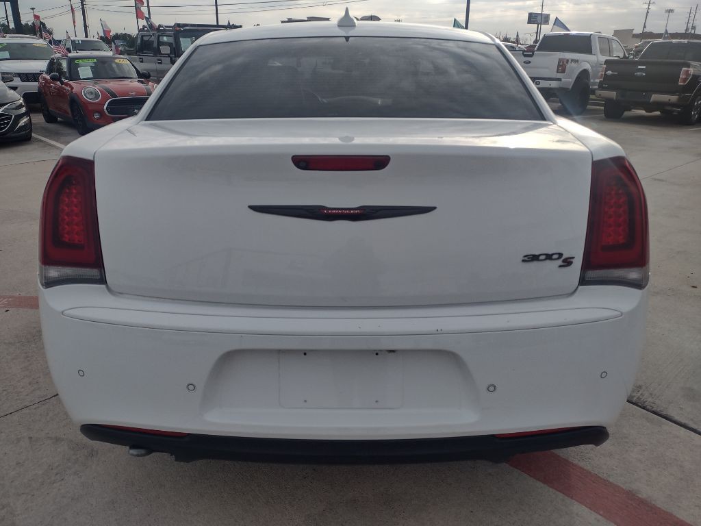 2021 Chrysler 300 Image 6