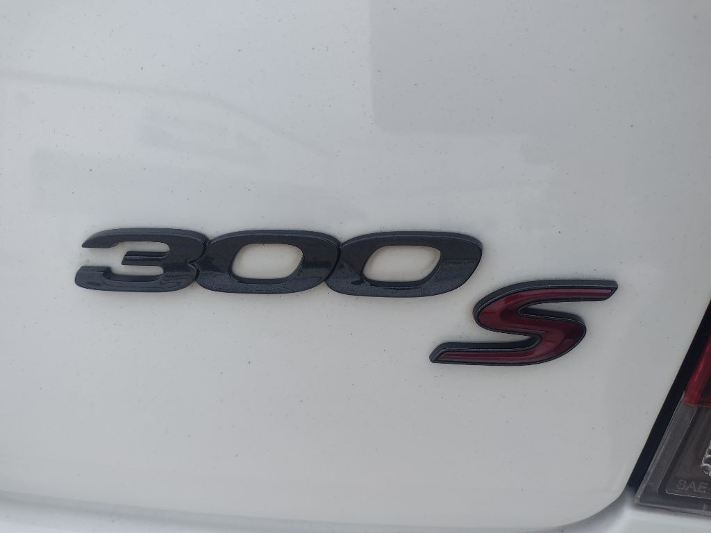 2021 Chrysler 300 Image 9