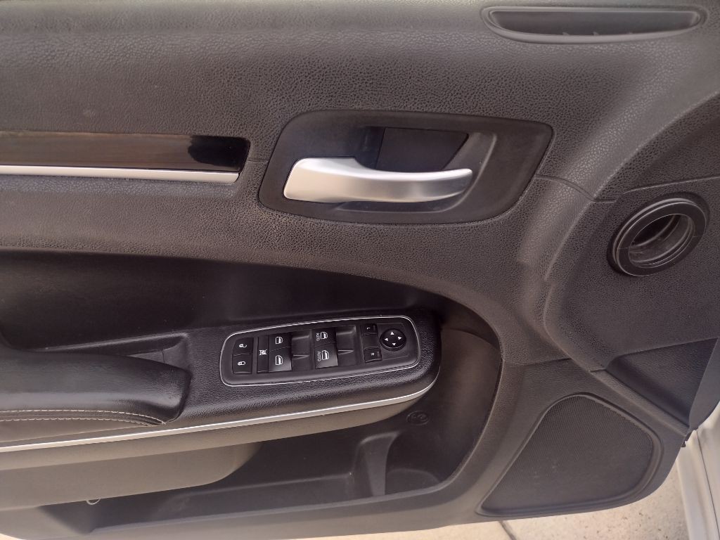 2021 Chrysler 300 Image 17