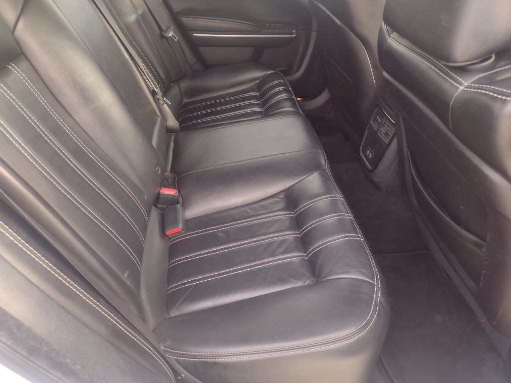 2021 Chrysler 300 Image 18