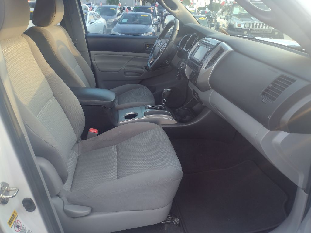 2014 Toyota Tacoma Image 16