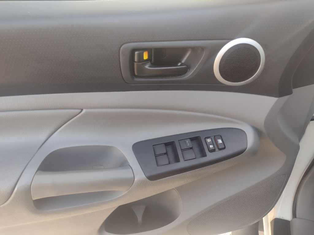 2014 Toyota Tacoma Image 17