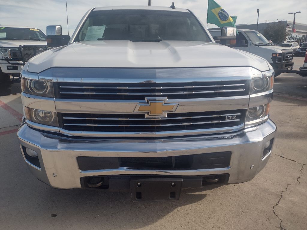2015 Chevrolet Silverado 1500 Image 2