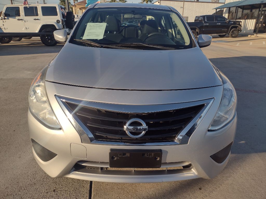2015 Nissan Versa Image 2