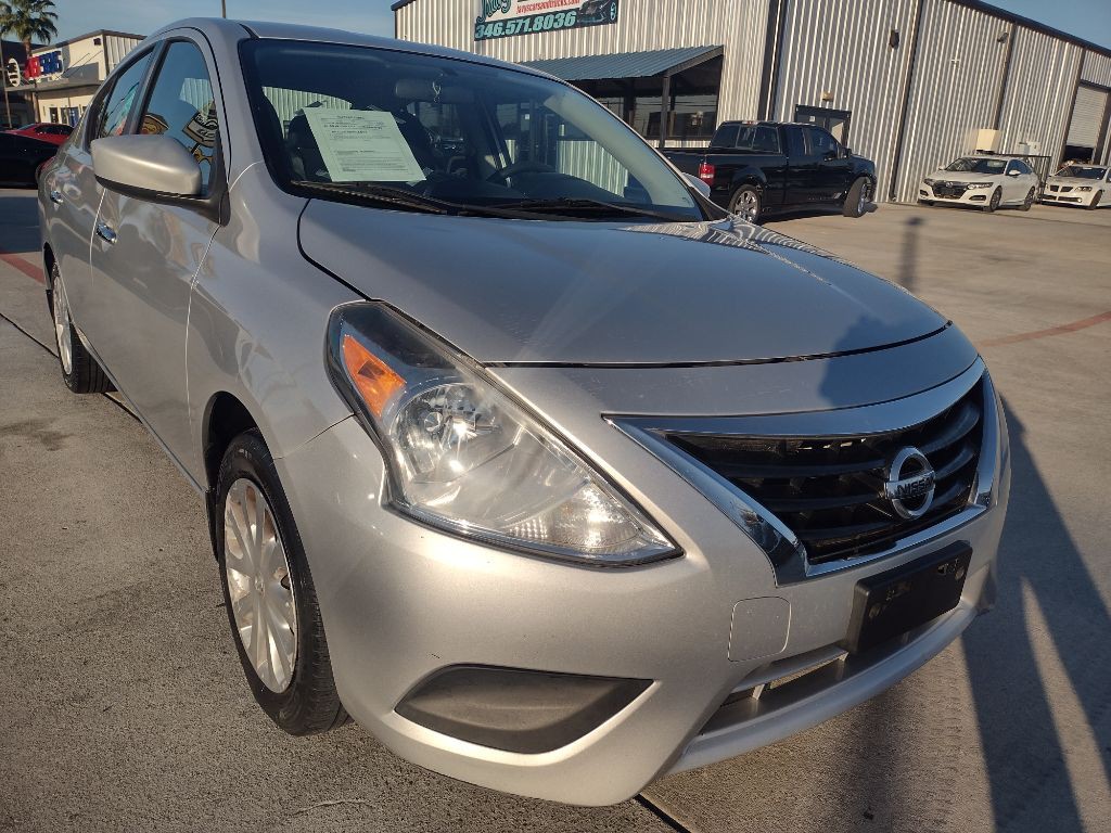 2015 Nissan Versa Image 3
