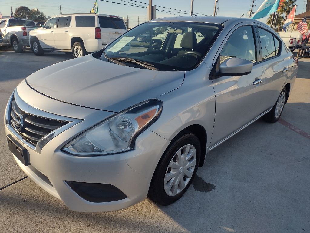 2015 Nissan Versa Image 4