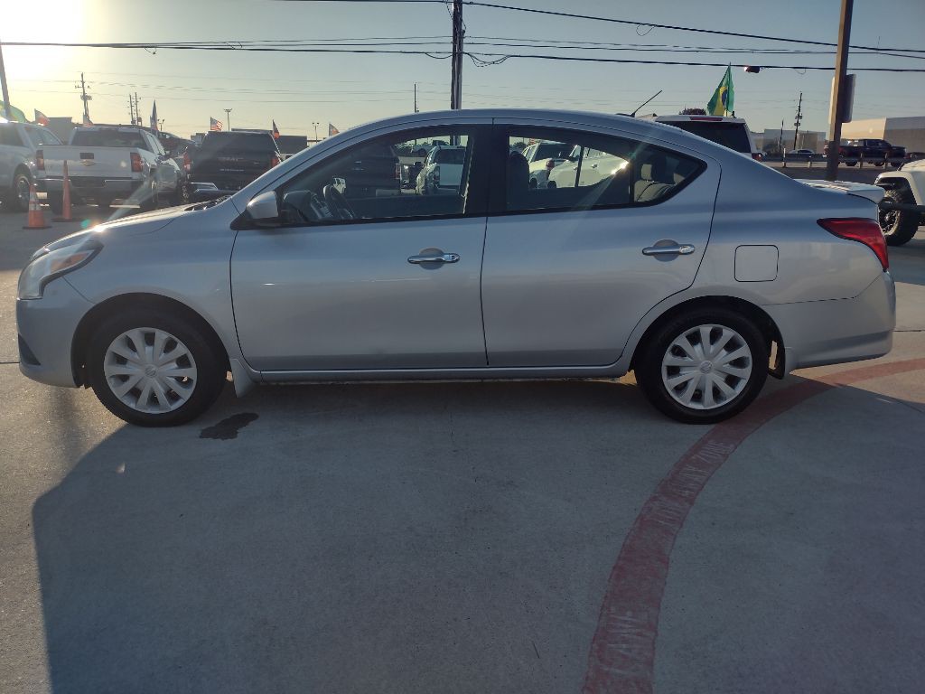 2015 Nissan Versa Image 5