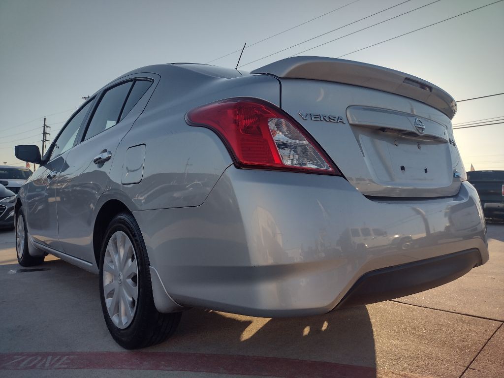 2015 Nissan Versa Image 6