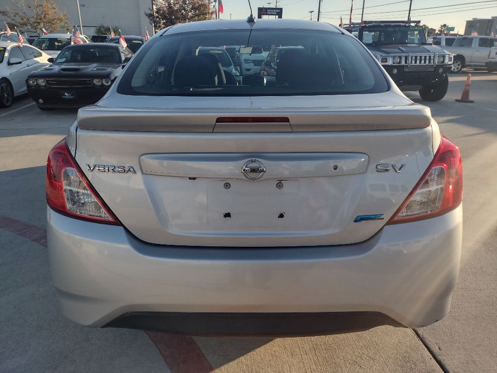 2015 Nissan Versa Image 7