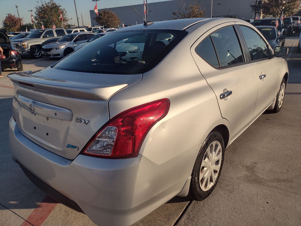 2015 Nissan Versa Image 8
