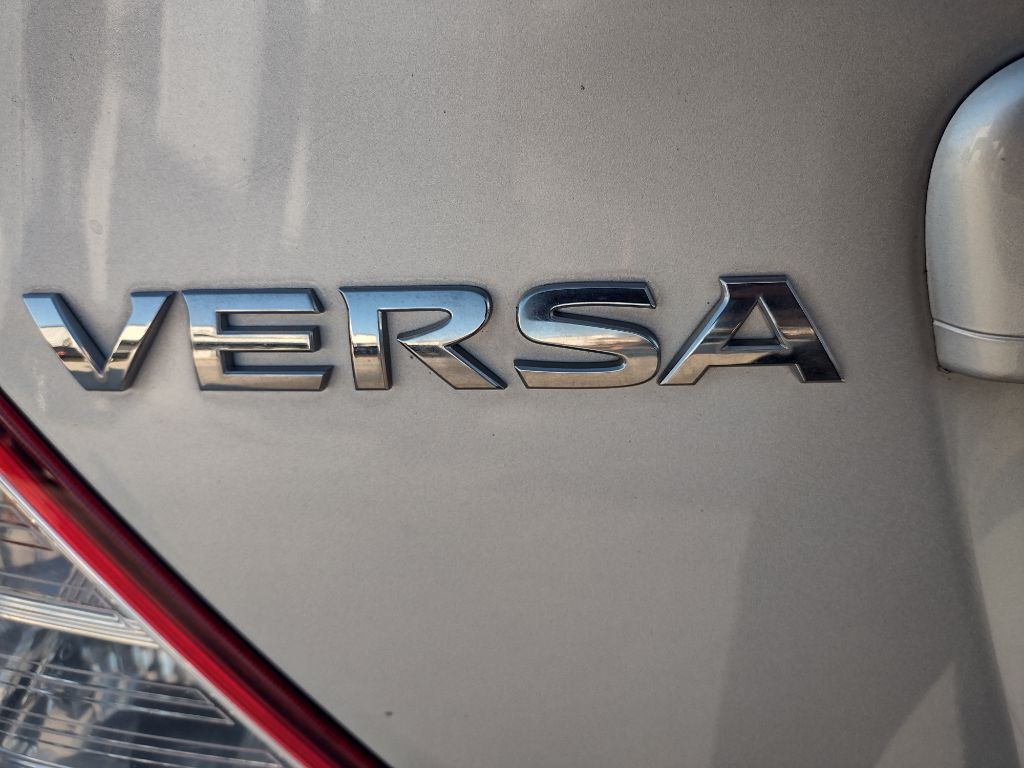 2015 Nissan Versa Image 10