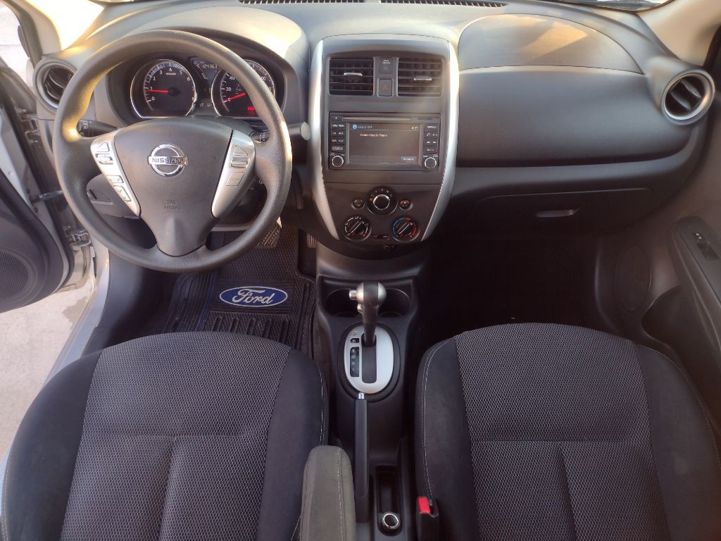 2015 Nissan Versa Image 11