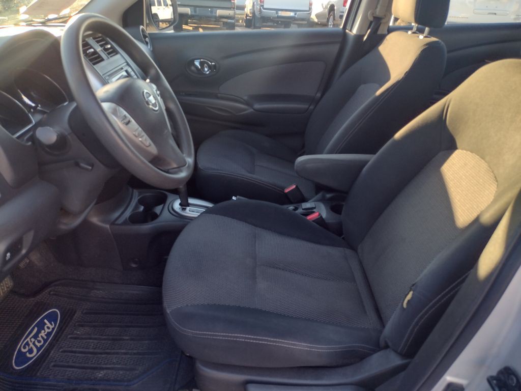 2015 Nissan Versa Image 14