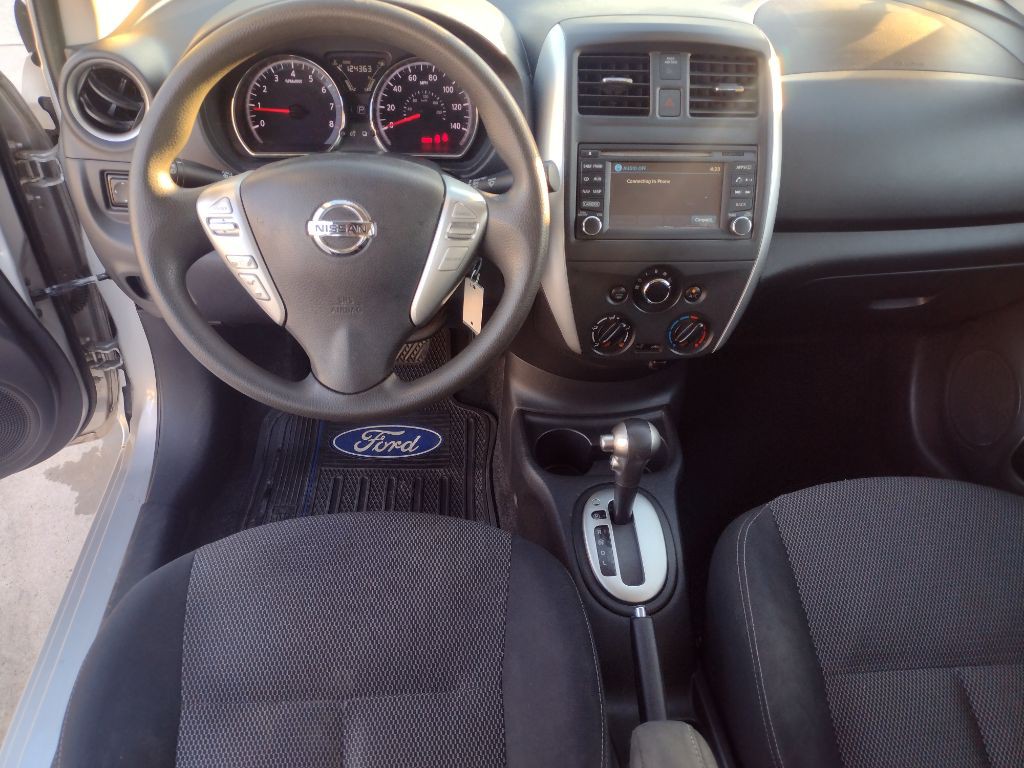 2015 Nissan Versa Image 16