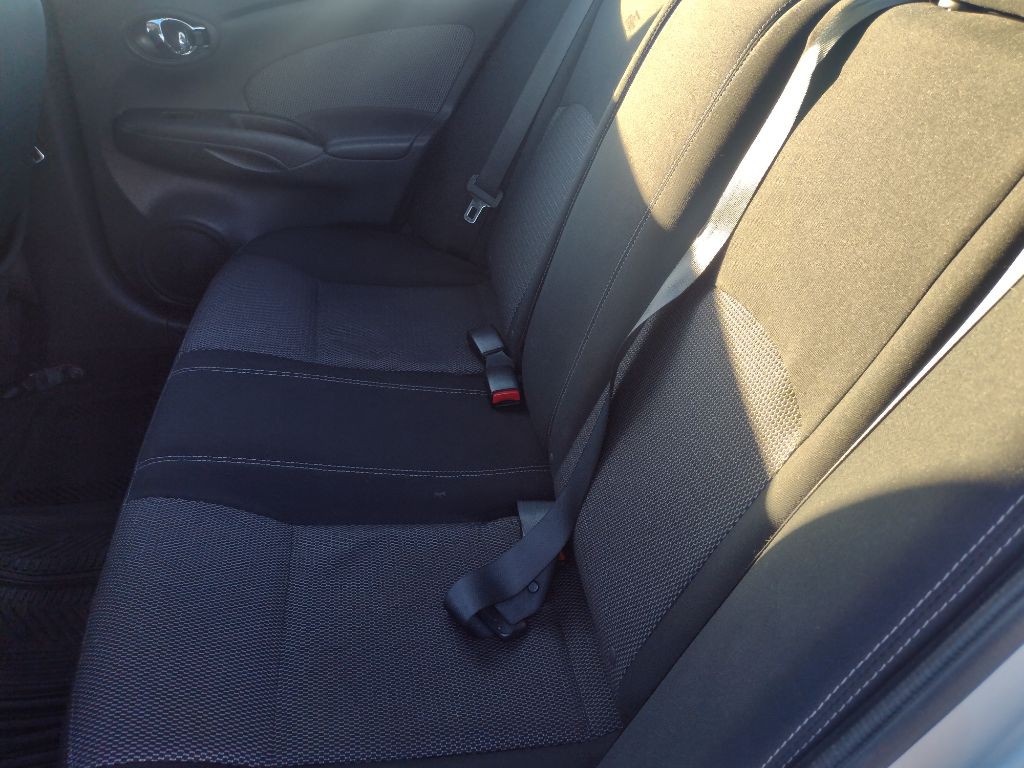 2015 Nissan Versa Image 17