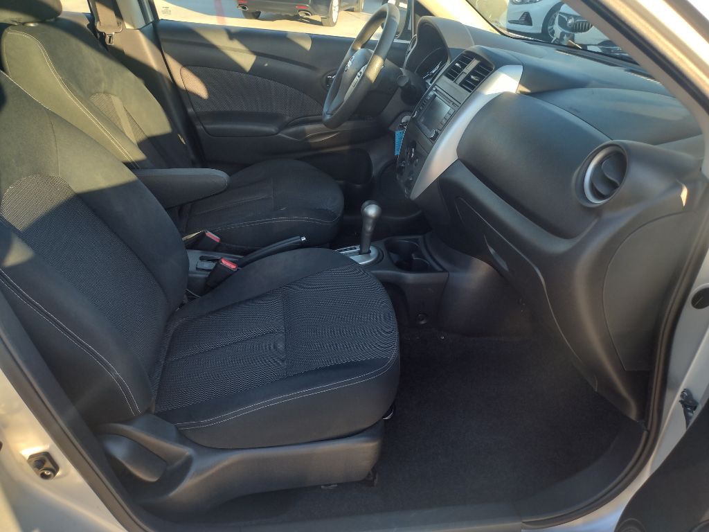 2015 Nissan Versa Image 18