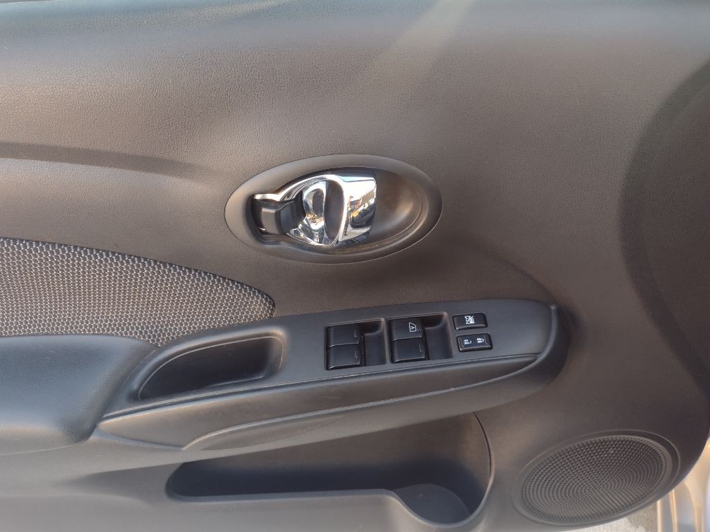 2015 Nissan Versa Image 19