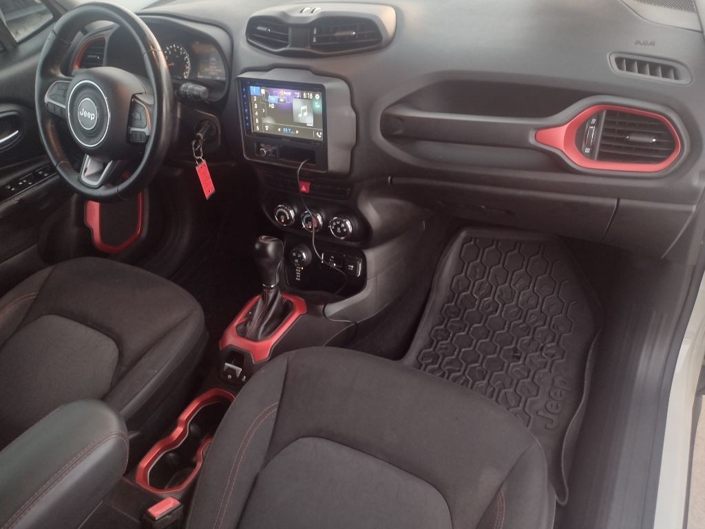 2015 Jeep Renegade Image 16